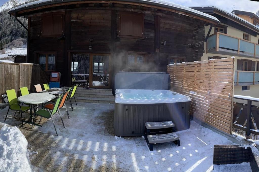 La Grange A Coco Avec Jacuzzi Villa Bourg-Saint-Pierre Exterior foto